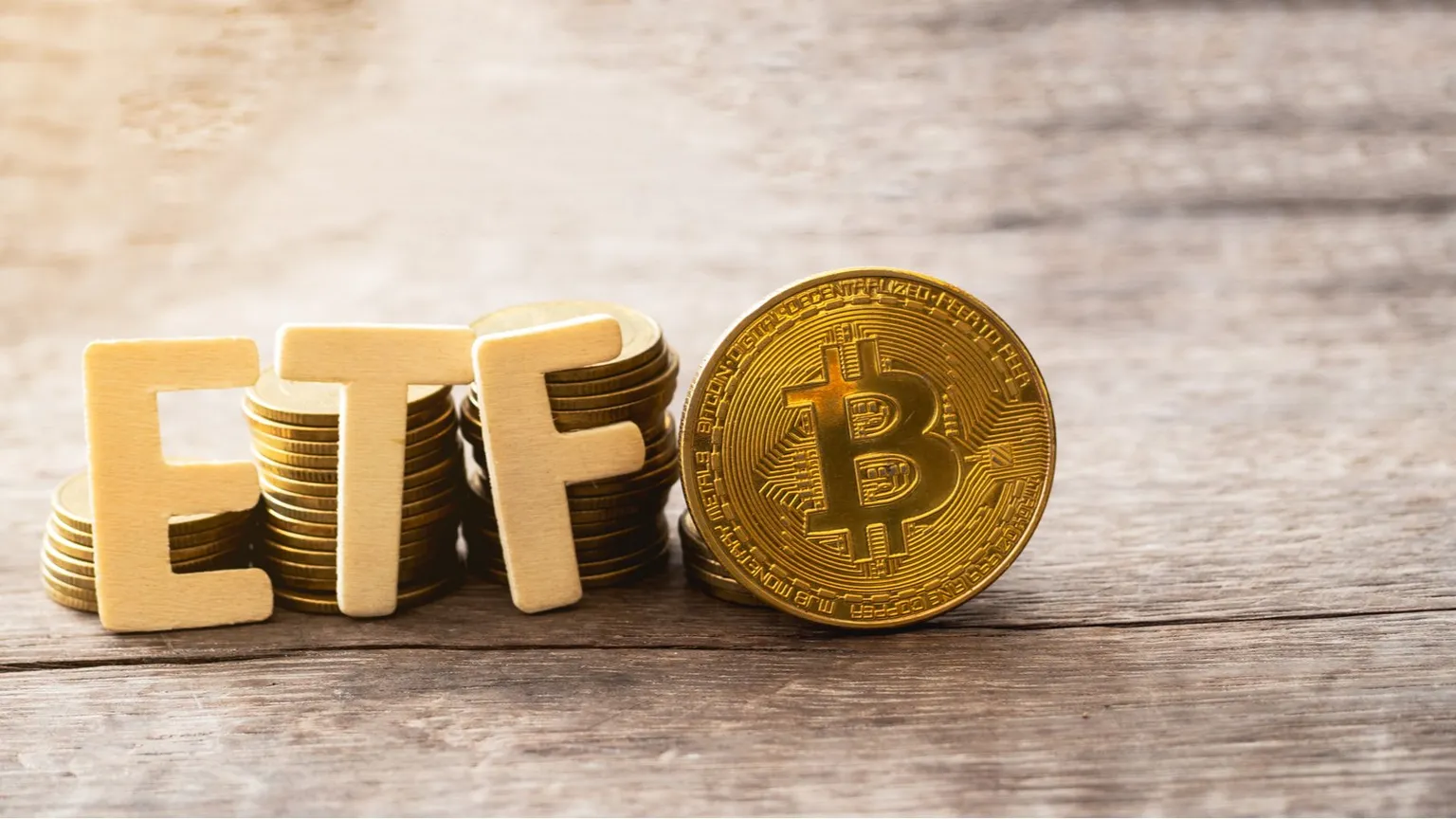 Bitcoin Climbs to One-Month High Above $65,800 as ETF Inflows Extend Six-Day Streak
