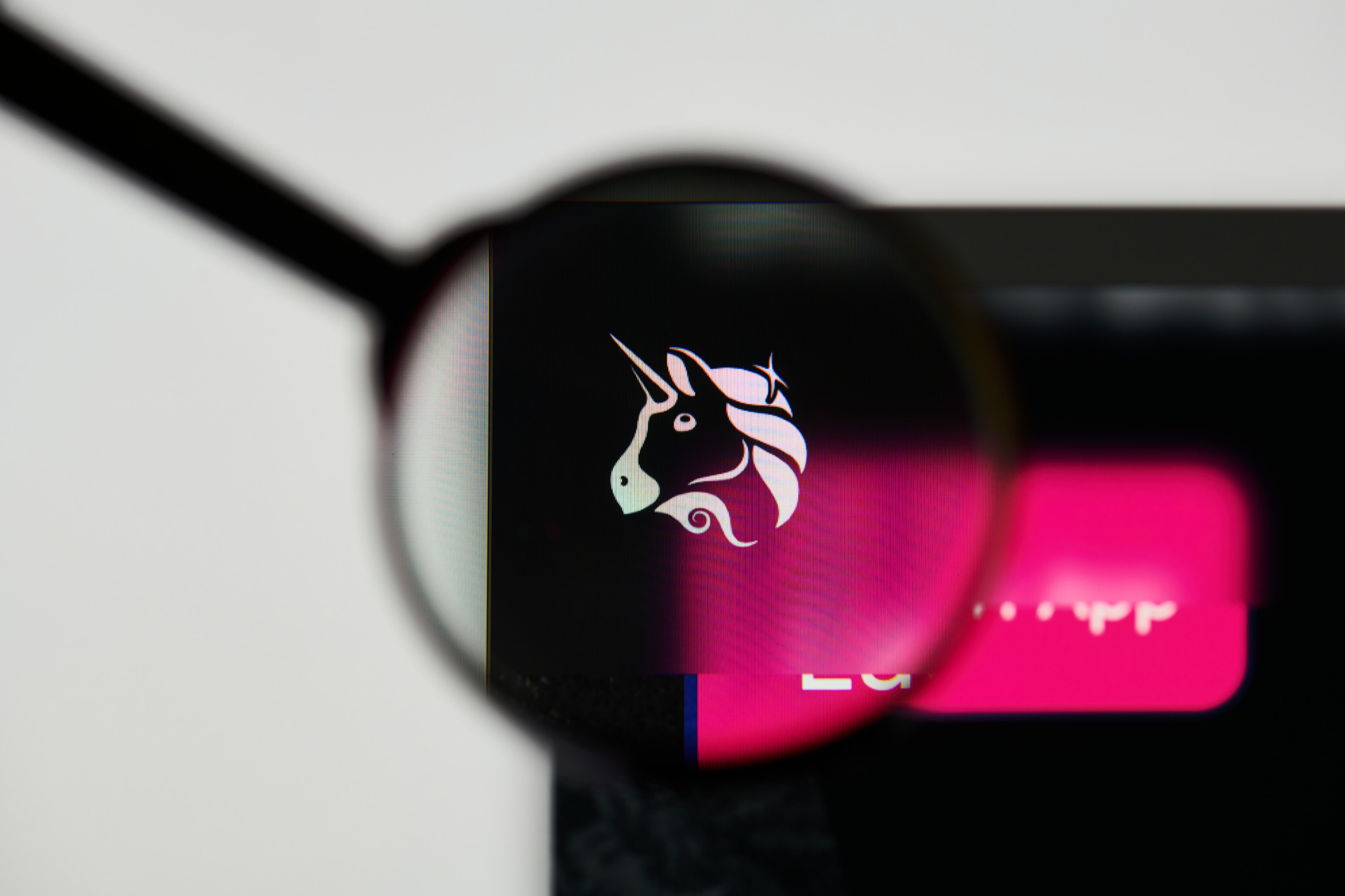 SEC Ends Uniswap Probe, Clears Crypto Firm Alongside Robinhood and OpenSea