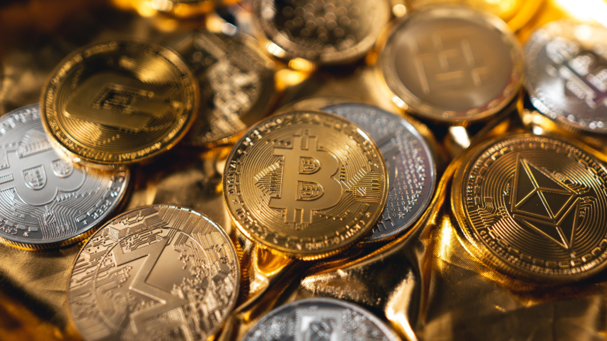 Cryptocurrency golden bitcoin image for crypto currency