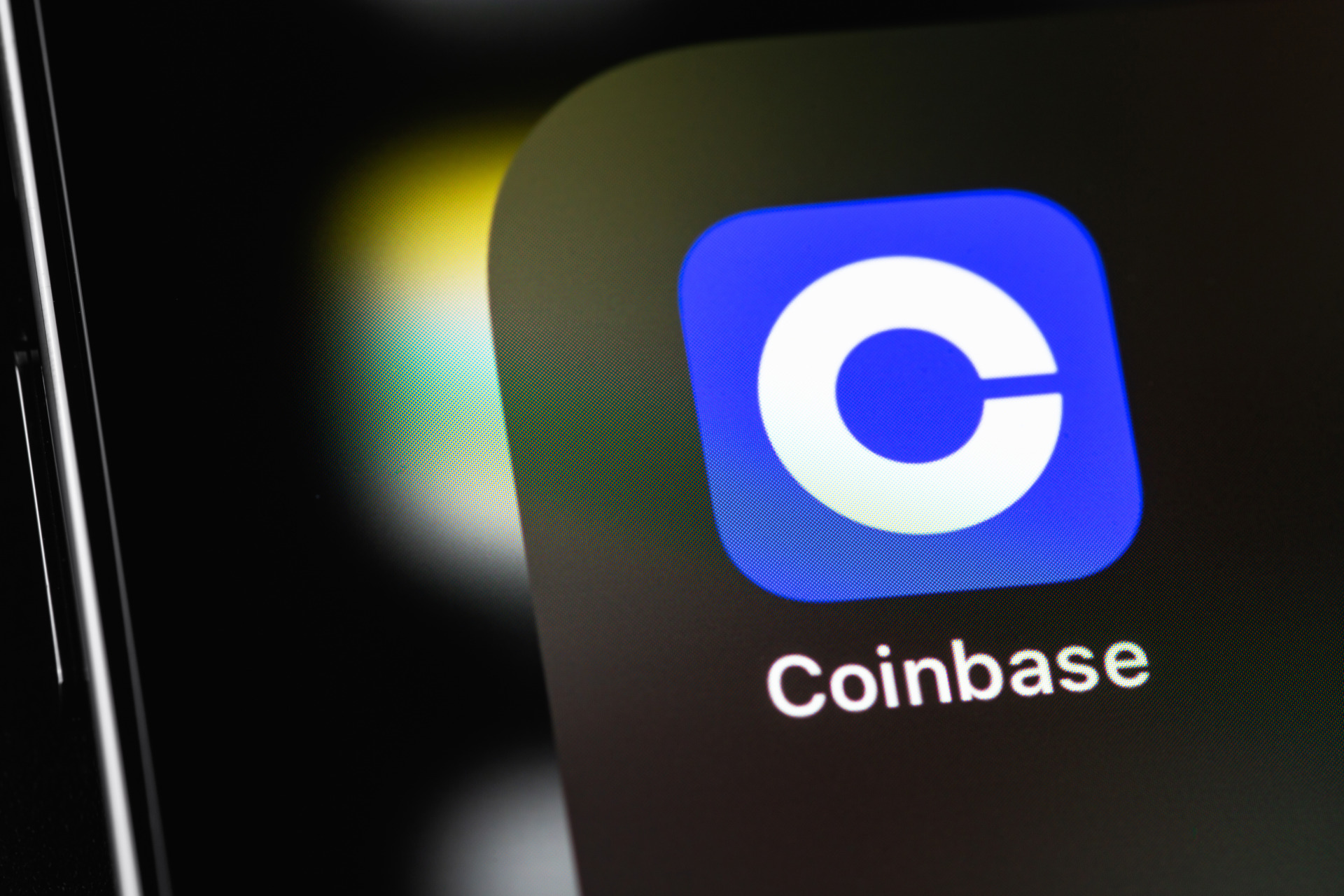 CZ Blasts Bloomberg’s Trump-Linked Stablecoin Claims, Accuses Coinbase