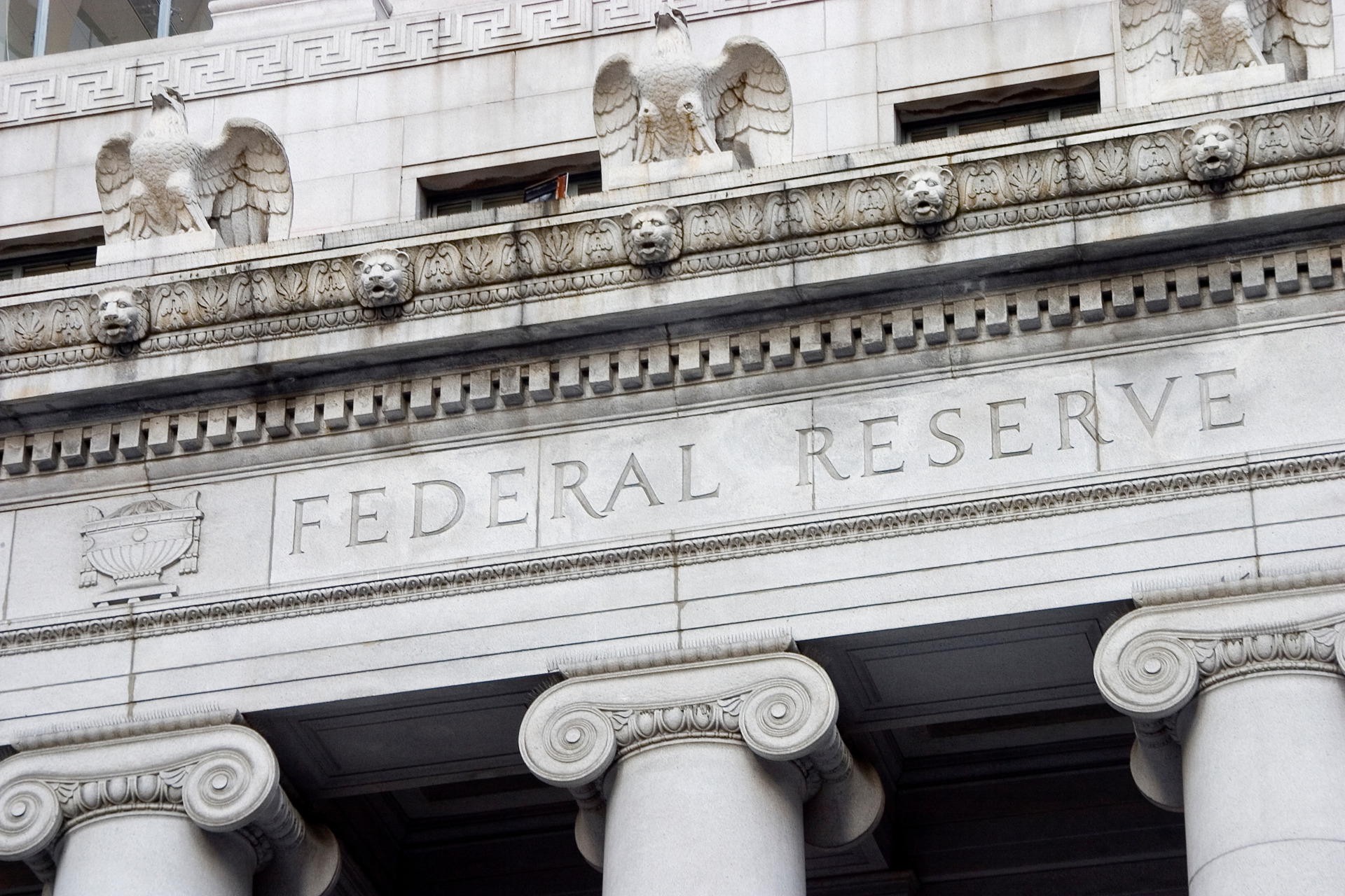 US Fed Makes First Rate Cut of 2025 – Crypto Reacts with a Shrug
