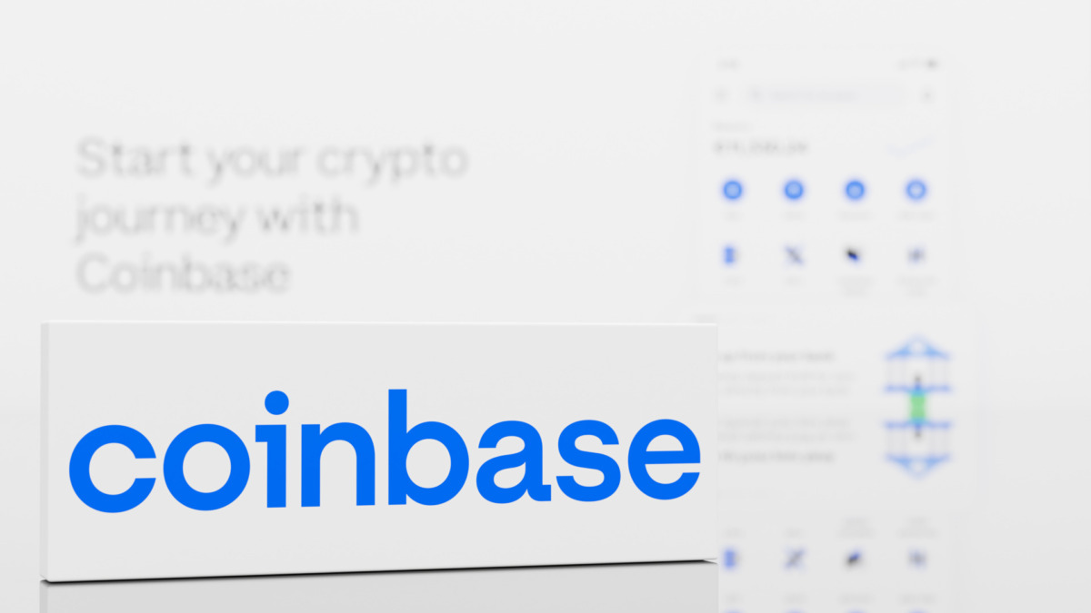 Coinbase Seeks Federal Trust Charter to Bolster Regulatory Standing
