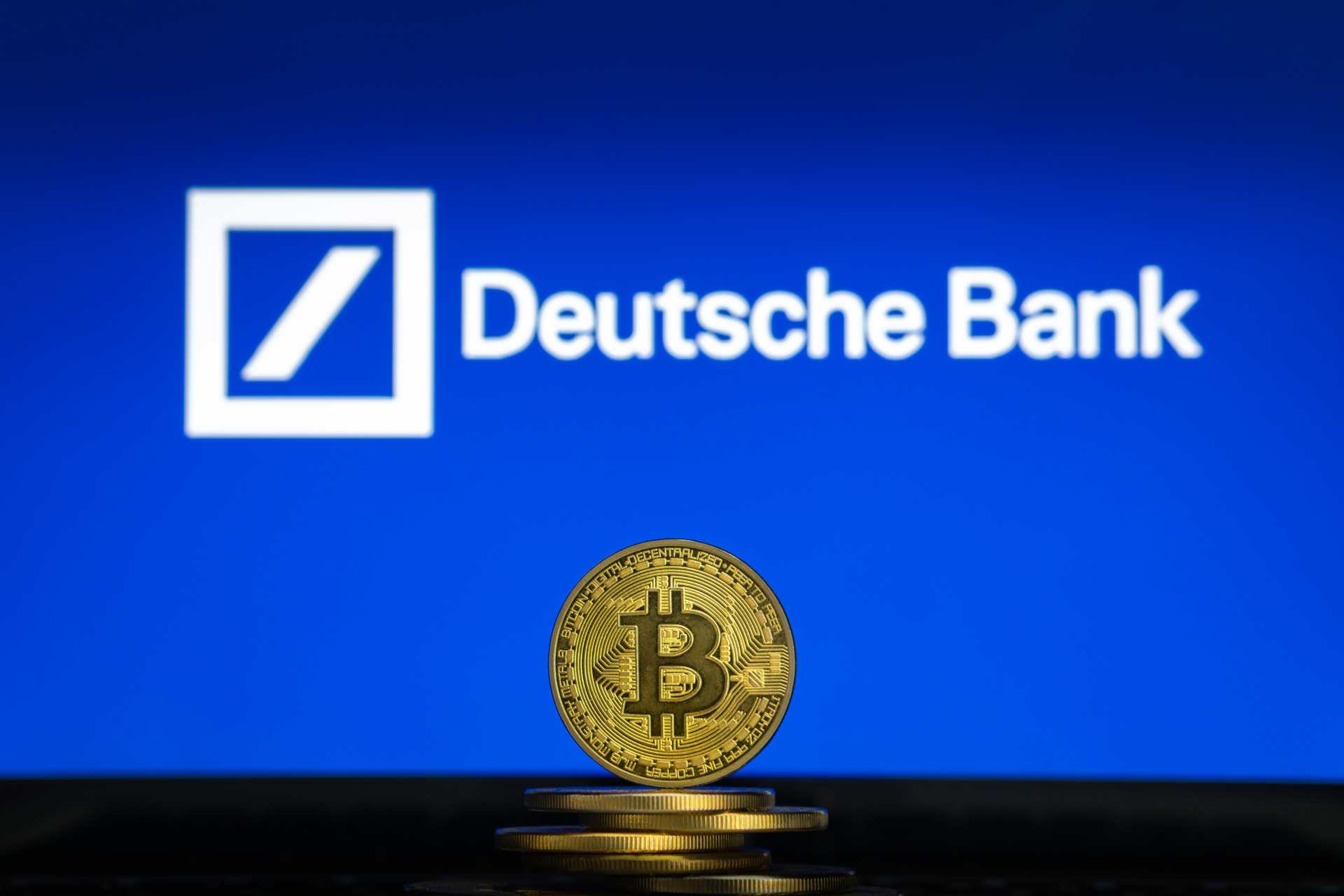 Deutsche Bank Predicts Central Banks Will Hold Bitcoin and Gold as Core  Reserves by 2030