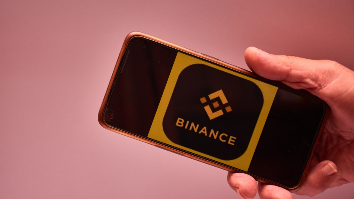 Binance Weighs US Reset as CZ Stake Seen as Expansion Hurdle