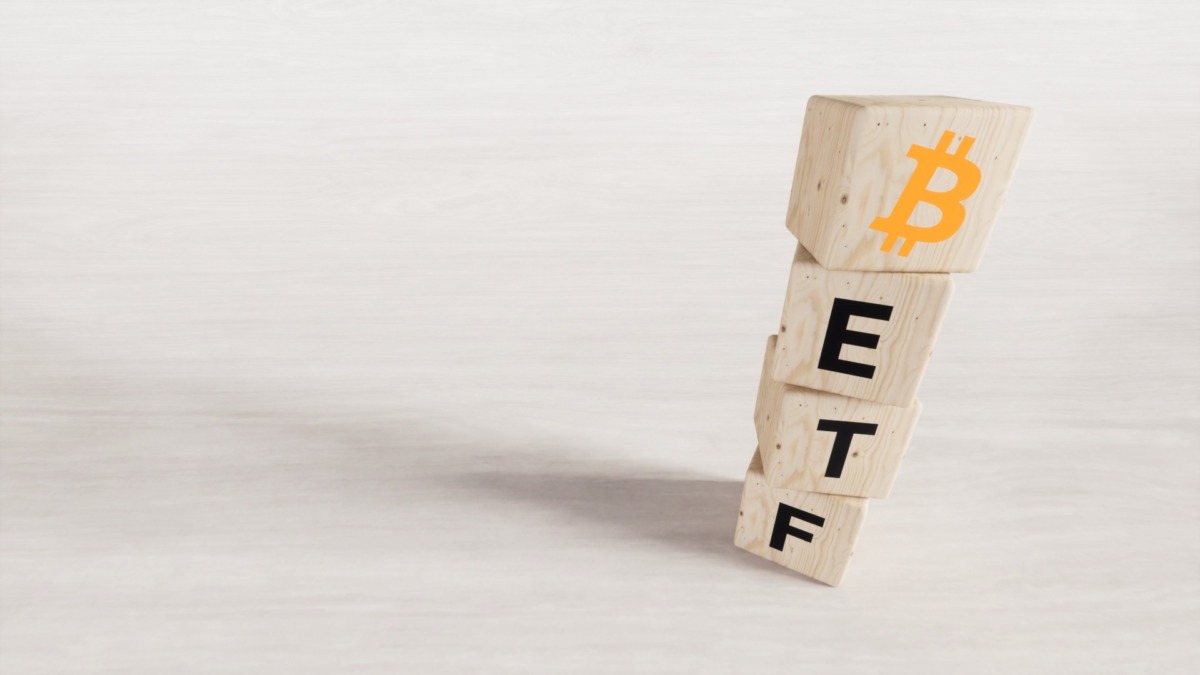 Exchange Traded Fund (ETF) and Bitcoin cryptodivisa concept. Introduce the concept of digital money background. Wooden vertical cube with bitcoin icon standing with "ETF" text. White background, 3D