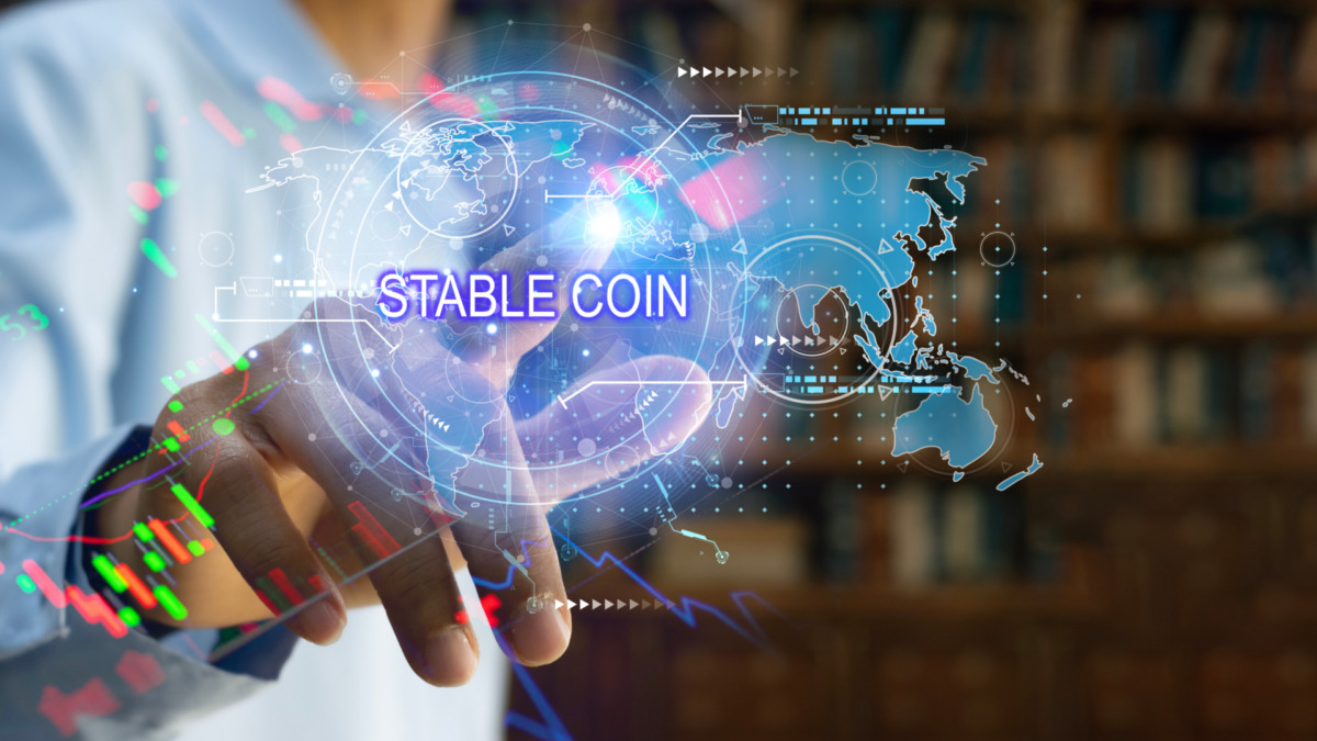 White House Pushes Crypto and Banks Toward Stablecoin Compromise