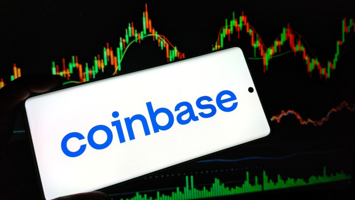 Coinbase Swings to $667M Loss as Crypto Slump Crushes Trading Volumes