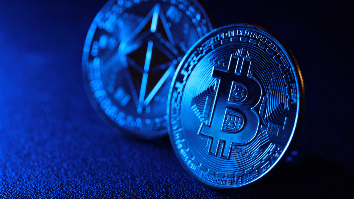 Strategy Marks 100th Bitcoin Buy as BitMine Doubles Down on Ether Despite $8B Loss