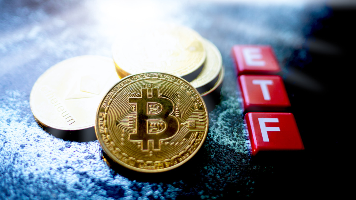 Bitcoin coin with ETF text Put on dark background, Concept Entering the Digital Money Fund.